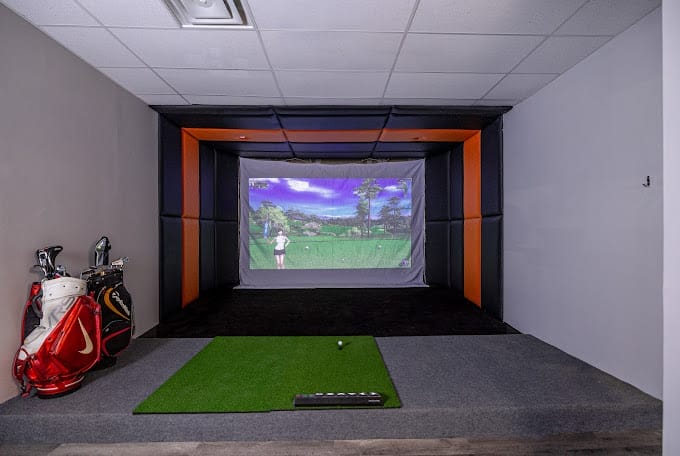 THE GOLF LOUNGE