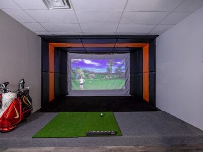 THE GOLF LOUNGE